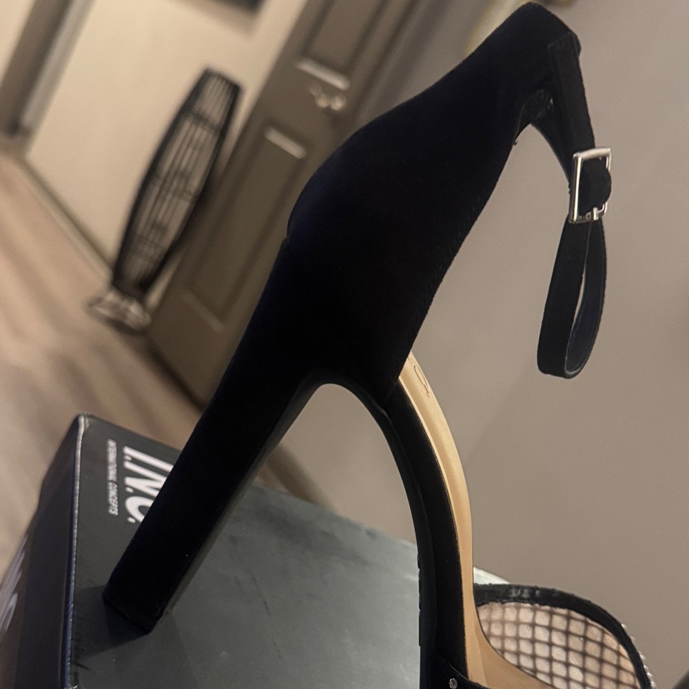I.N.C. International Concepts
Women's Ninel Platform Sandals🔥SIZE 9.5 NIB - Picture 4 of 13